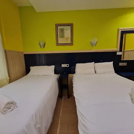 Izar Bat Guest house *