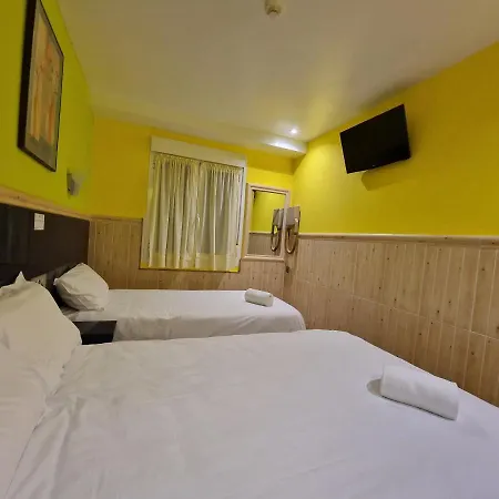 Izar Bat Guest house *